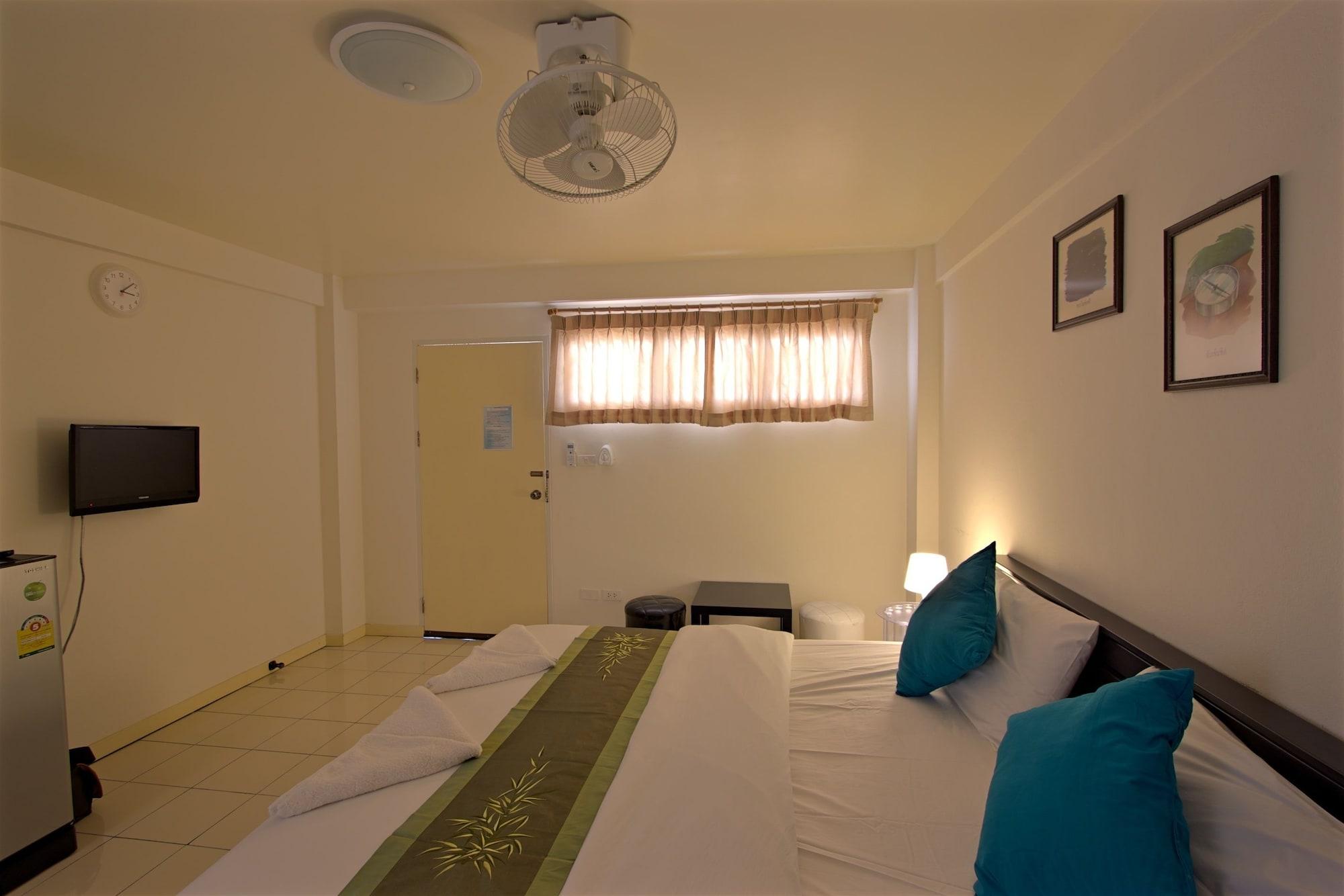 Charn Residence Bangsaen Екстериор снимка