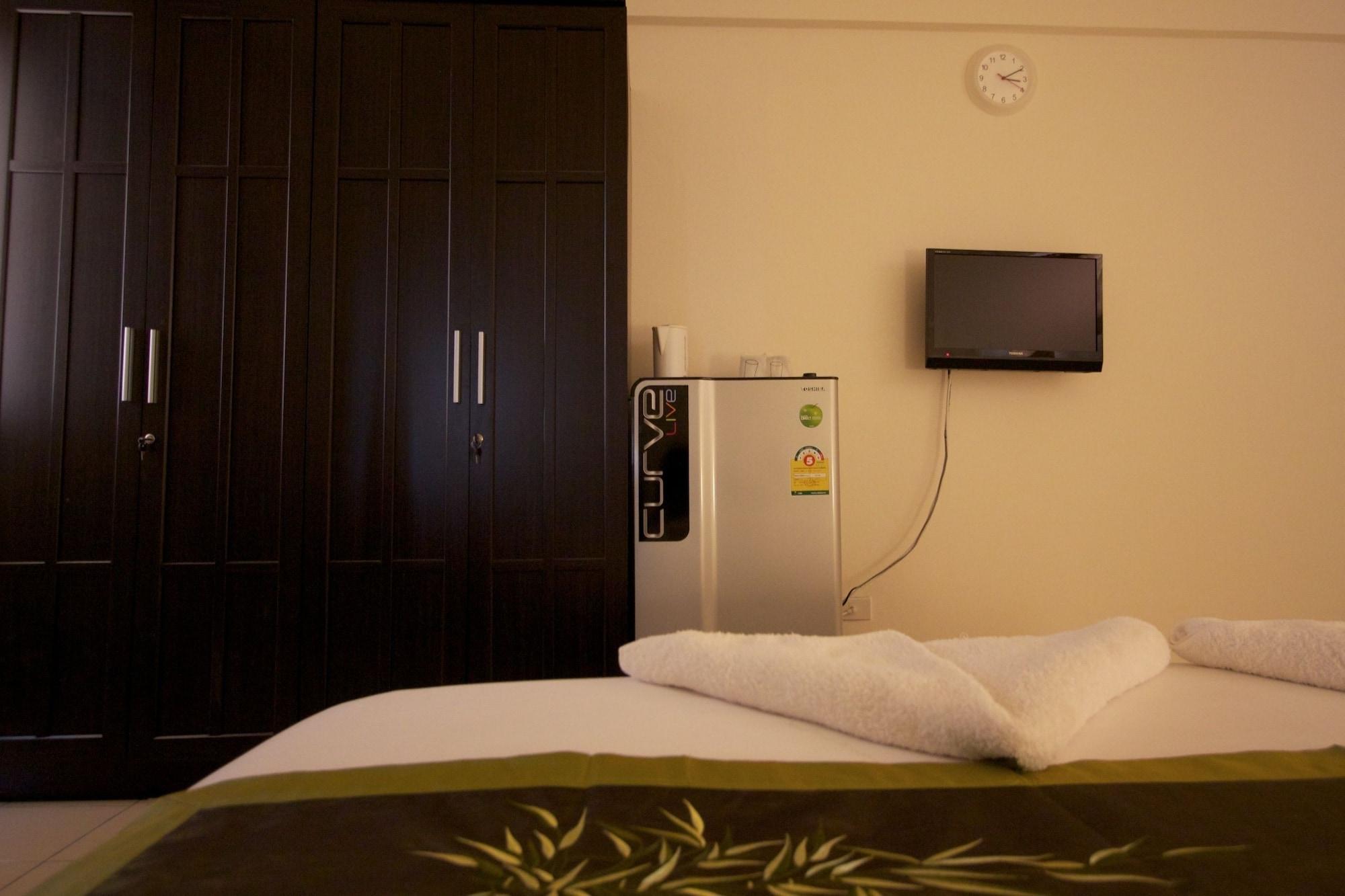 Charn Residence Bangsaen Екстериор снимка
