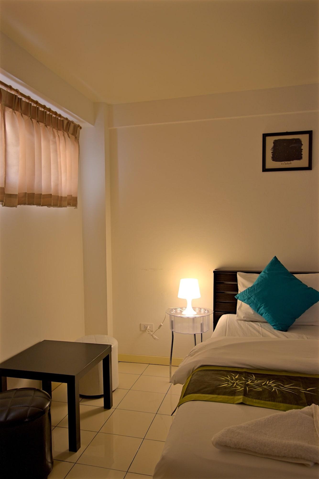 Charn Residence Bangsaen Екстериор снимка