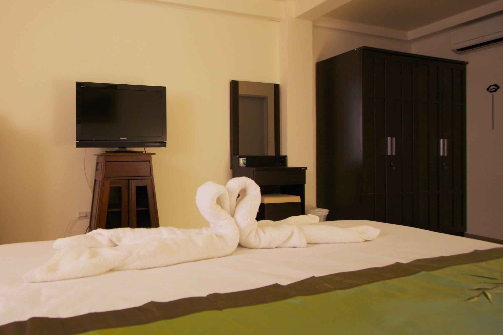 Charn Residence Bangsaen Екстериор снимка