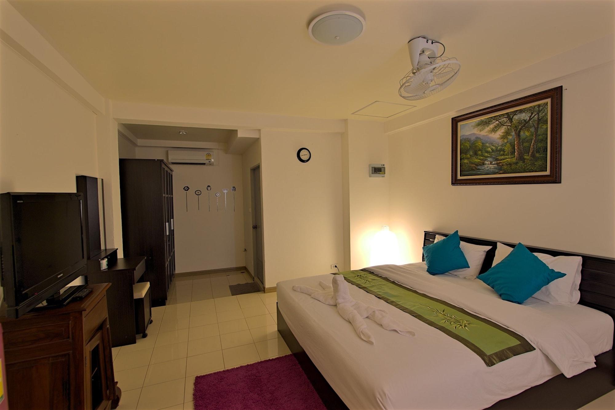Charn Residence Bangsaen Екстериор снимка