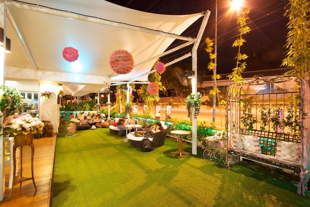 Charn Residence Bangsaen Екстериор снимка