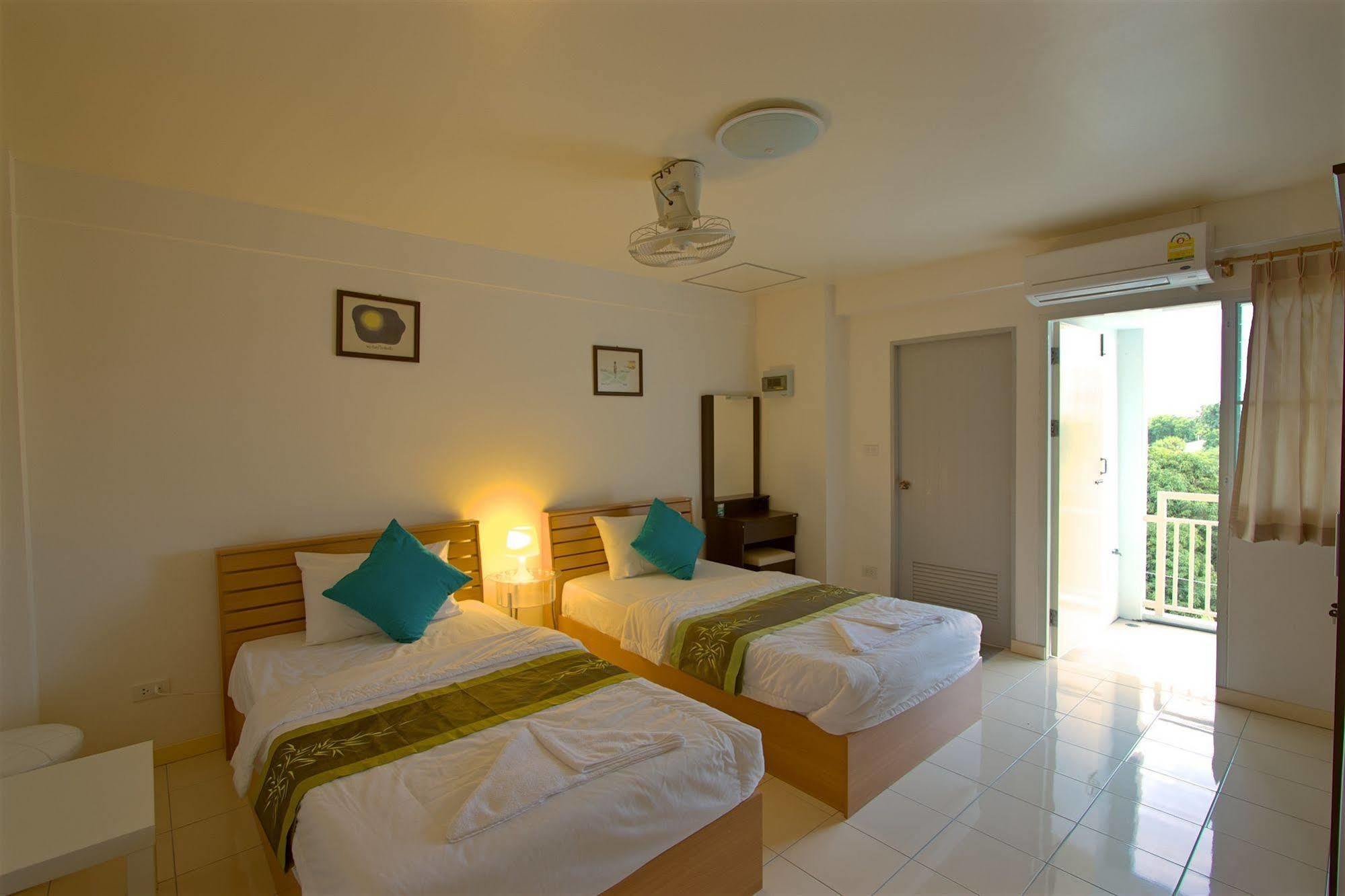Charn Residence Bangsaen Екстериор снимка
