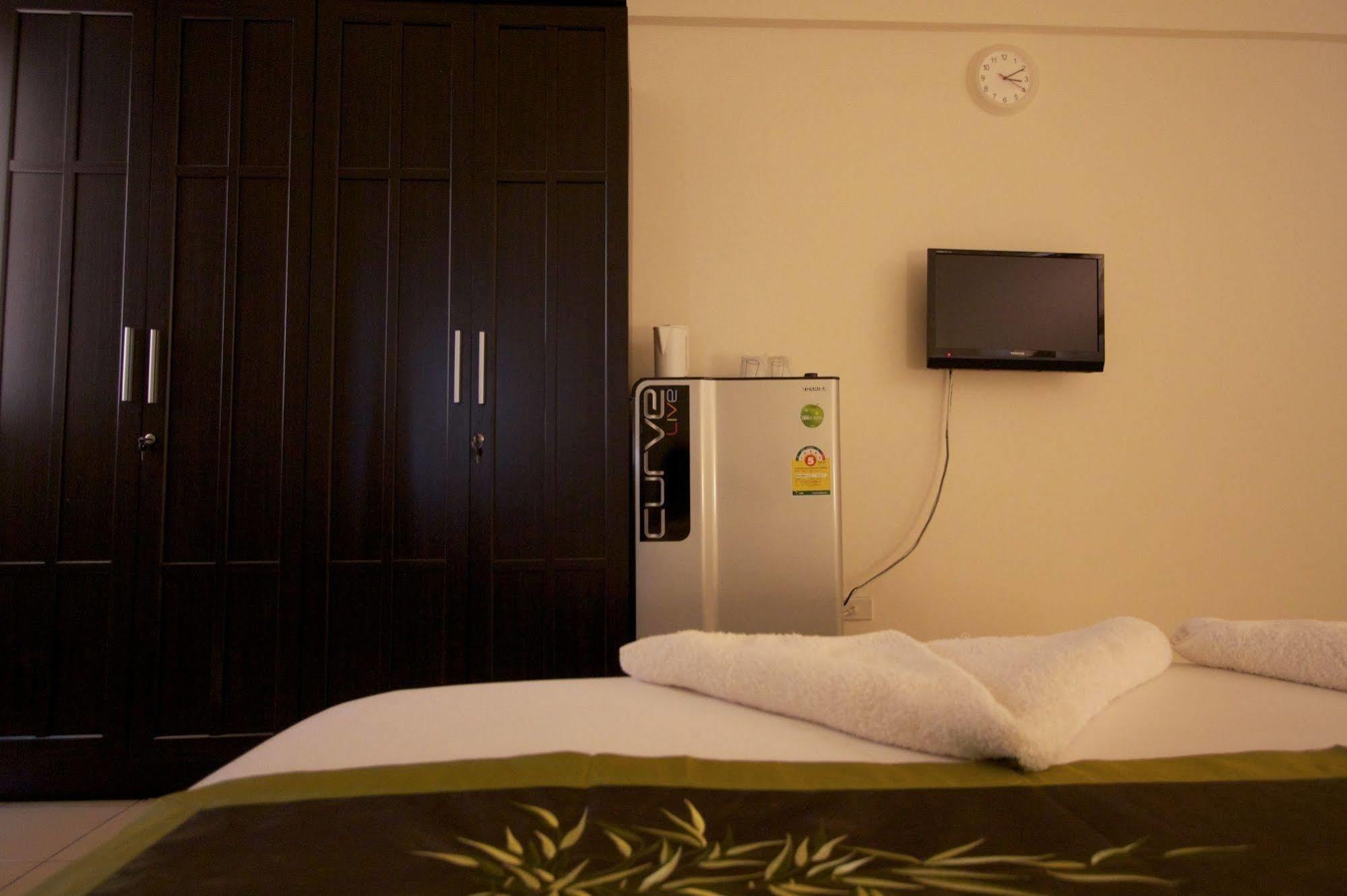 Charn Residence Bangsaen Екстериор снимка